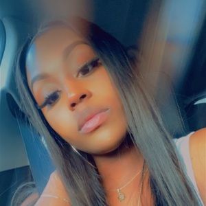 Meet your Posher, Dominique